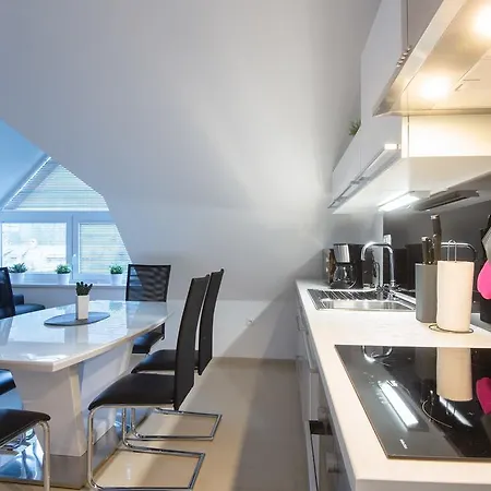 Teja アパート クランスカゴーラ