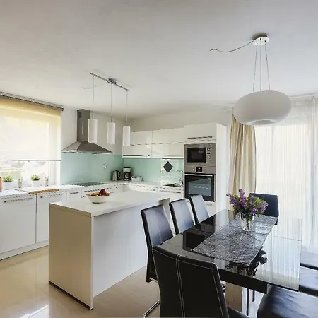 Teja アパート クランスカゴーラ