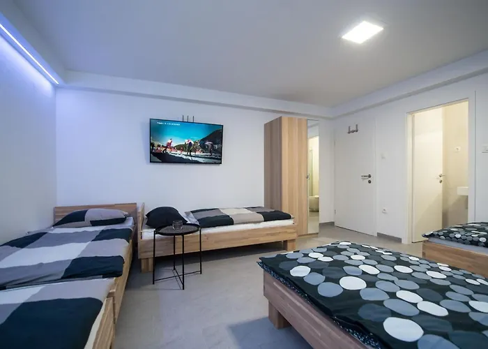 Teja * 克拉尼斯卡戈拉